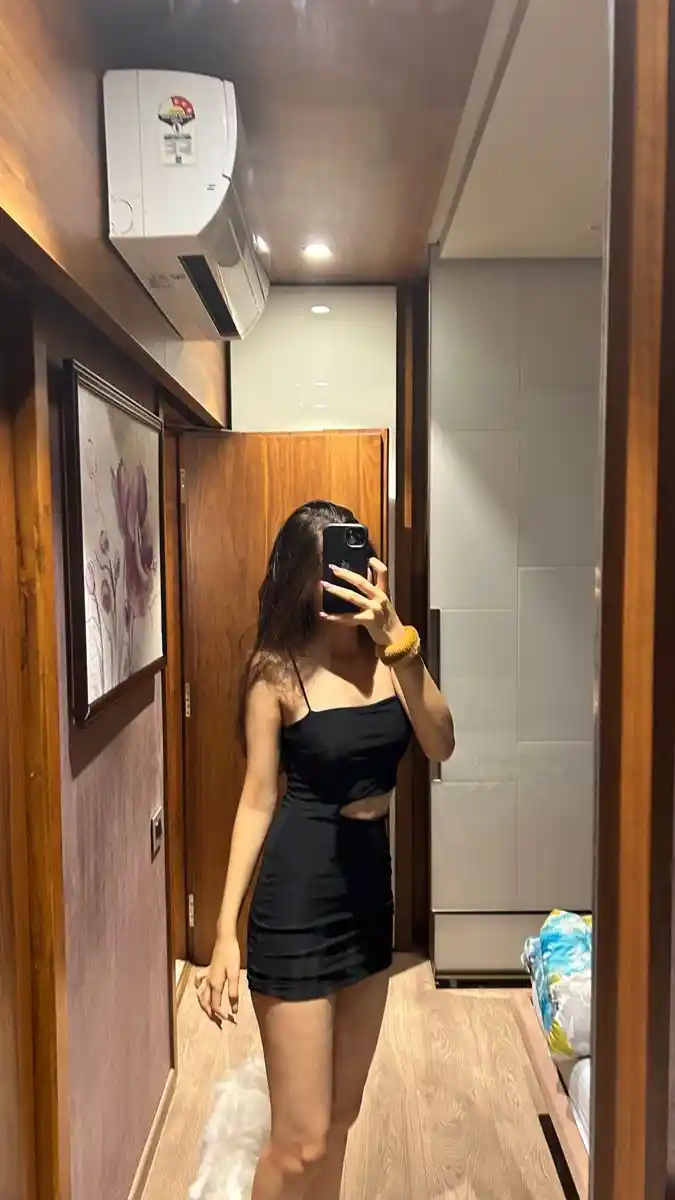 girls-hide-face-pic