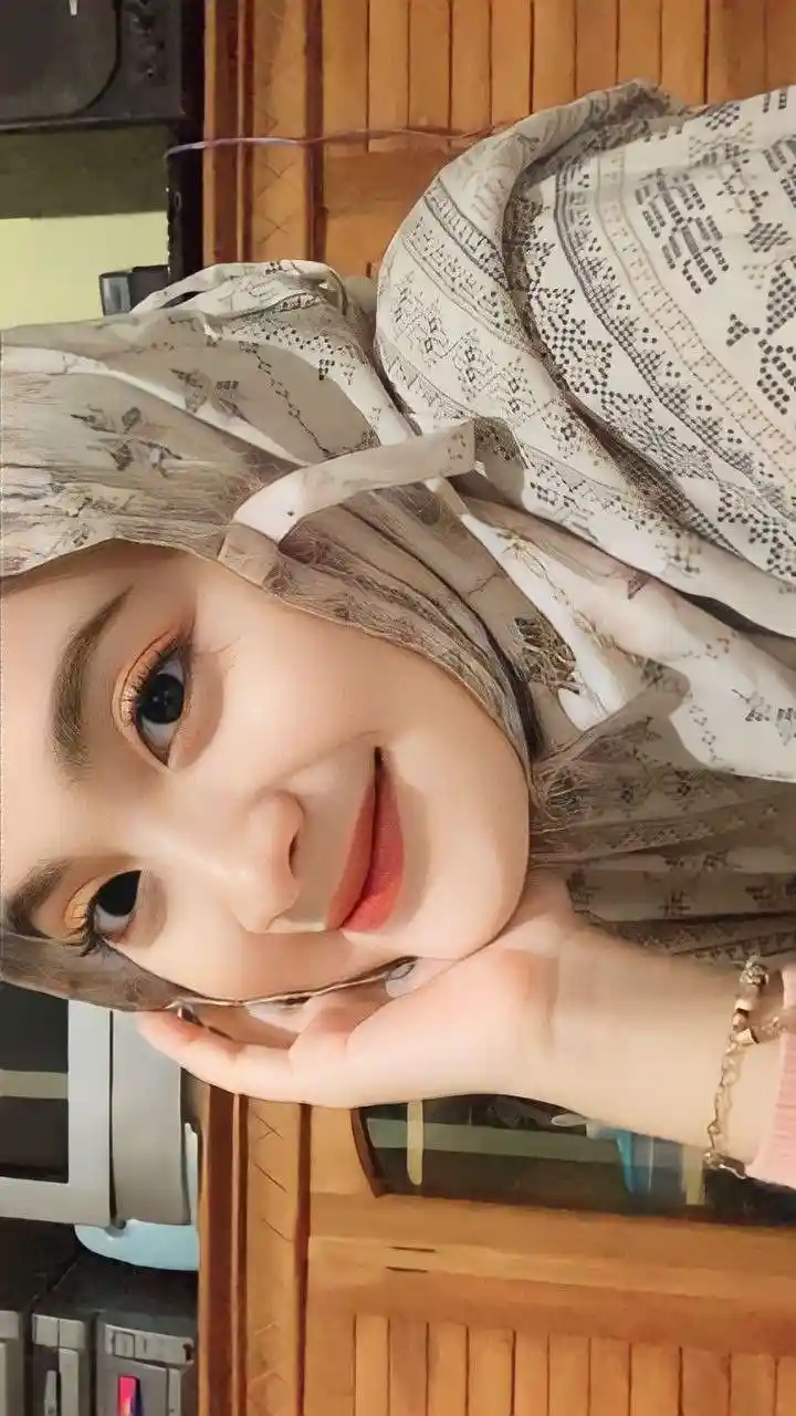 instagram-cute-hijab-girl-dp instagram-cute-hijab-girl-dp