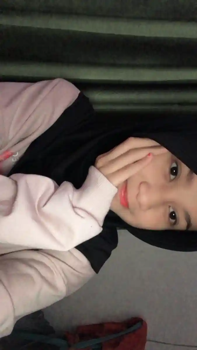 instagram-cute-hijab-girl-dp instagram-cute-hijab-girl-dp