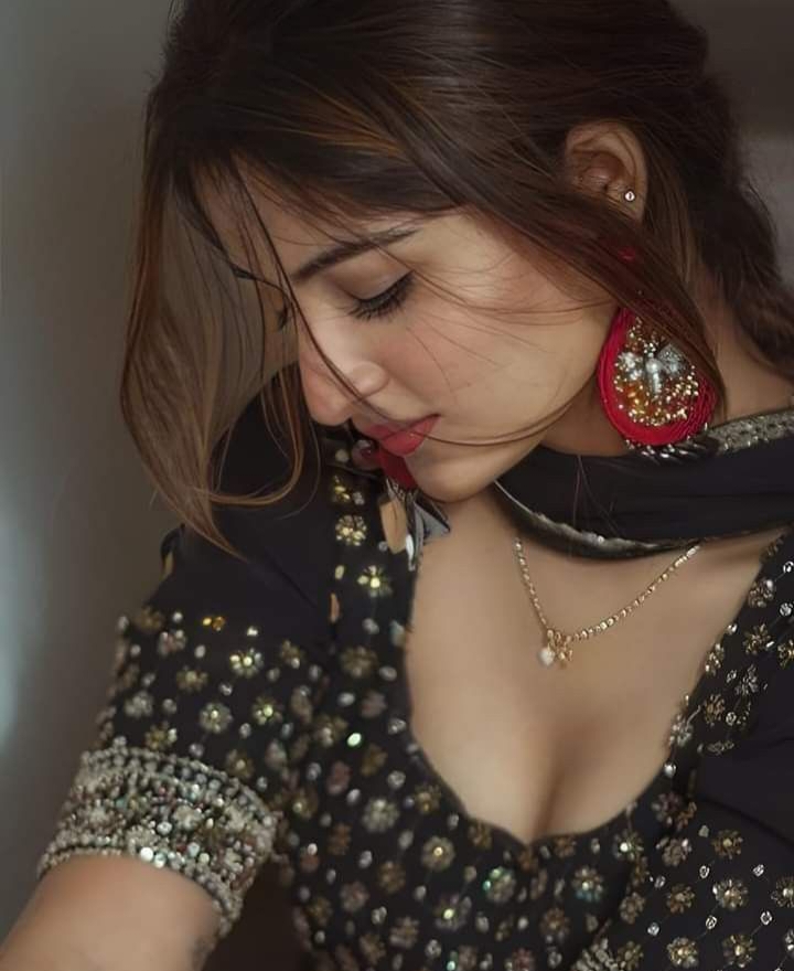 attitude-girl-dp-black