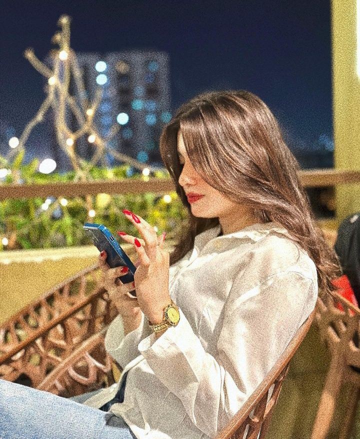 attitude-girl-dp-caption