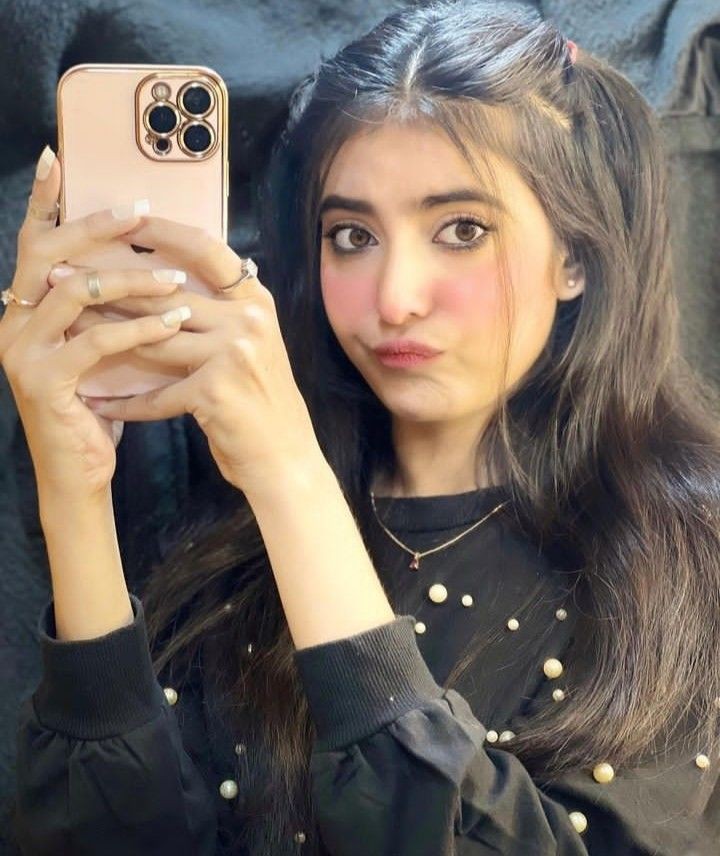 attitude-girl-dp-for-instagram