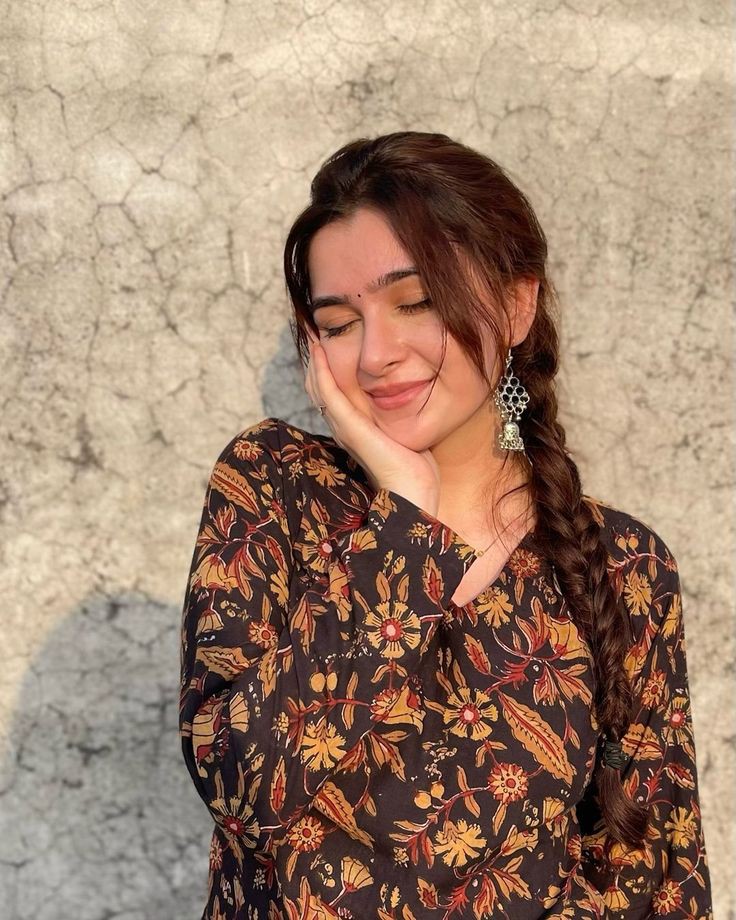 beautiful-cute-simple-girl-pic beautiful-cute-simple-girl-pic