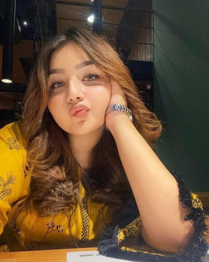 beautiful-cute-simple-girl-pic beautiful-cute-simple-girl-pic