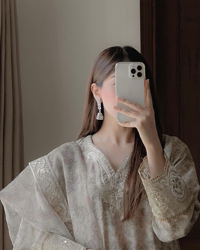 beautiful-selfie-stylish-cute-simple-girl-pic beautiful-selfie-stylish-cute-simple-girl-pic