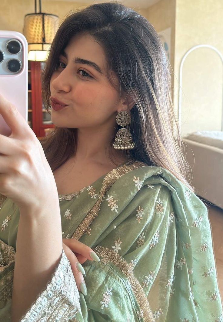 beautiful-selfie-stylish-cute-simple-girl-pic beautiful-selfie-stylish-cute-simple-girl-pic