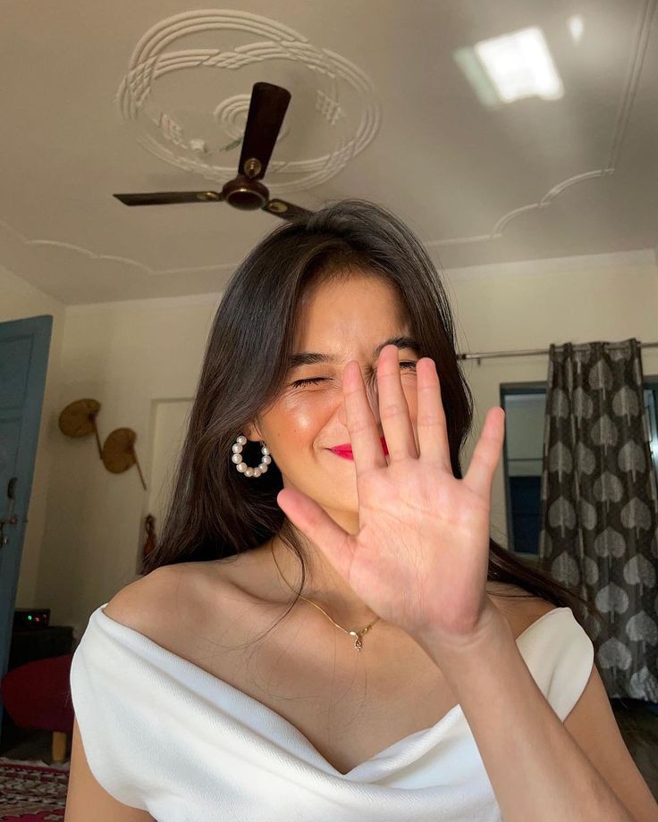 cute-girl-pic-cartoon-attitude-for-instagram-in-english-simple cute-girl-pic-cartoon-attitude-for-instagram-in-english-simple