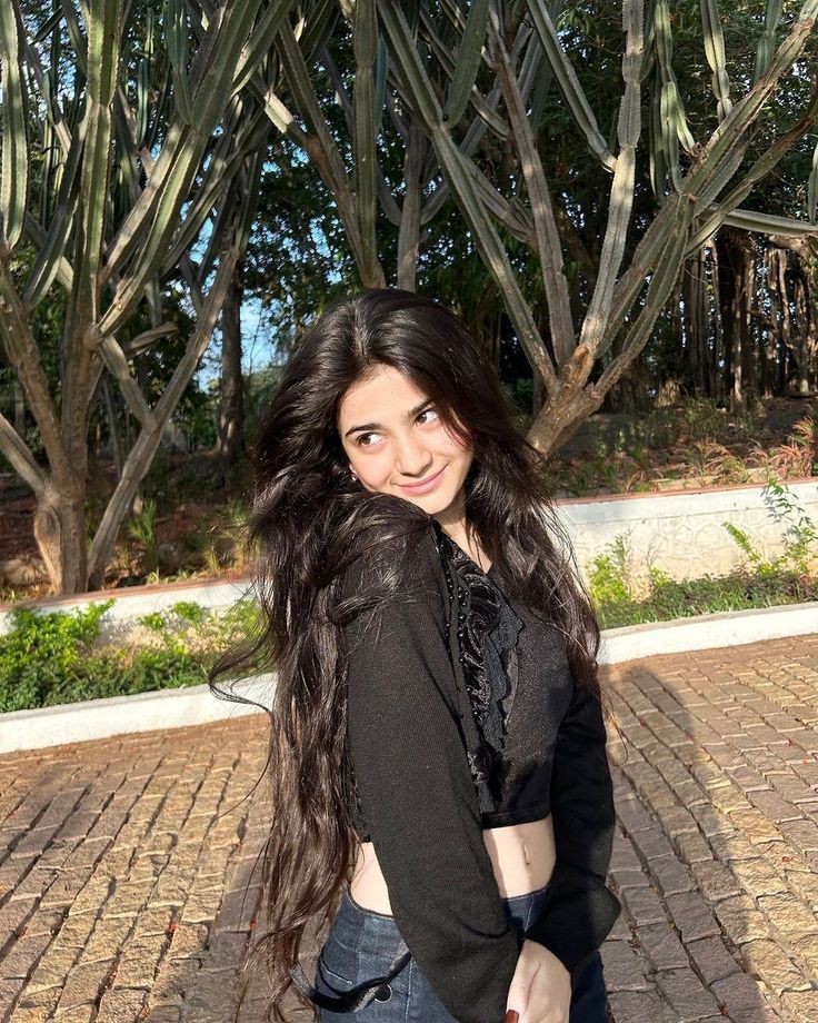 cute-girl-pic-for-dp-instagram-simple-attitude cute-girl-pic-for-dp-instagram-simple-attitude