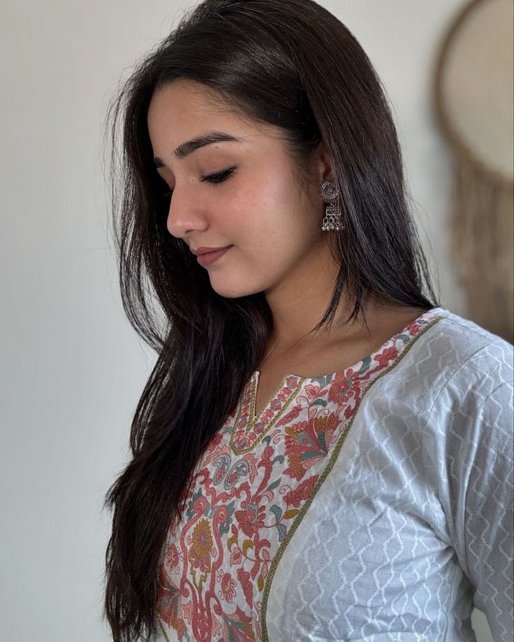 cute-girl-pic-for-dp-instagram-simple-attitude cute-girl-pic-for-dp-instagram-simple-attitude