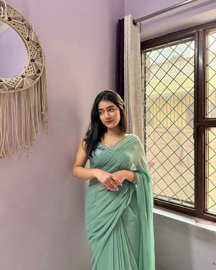 instagram-saree-girl-dp instagram-saree-girl-dp