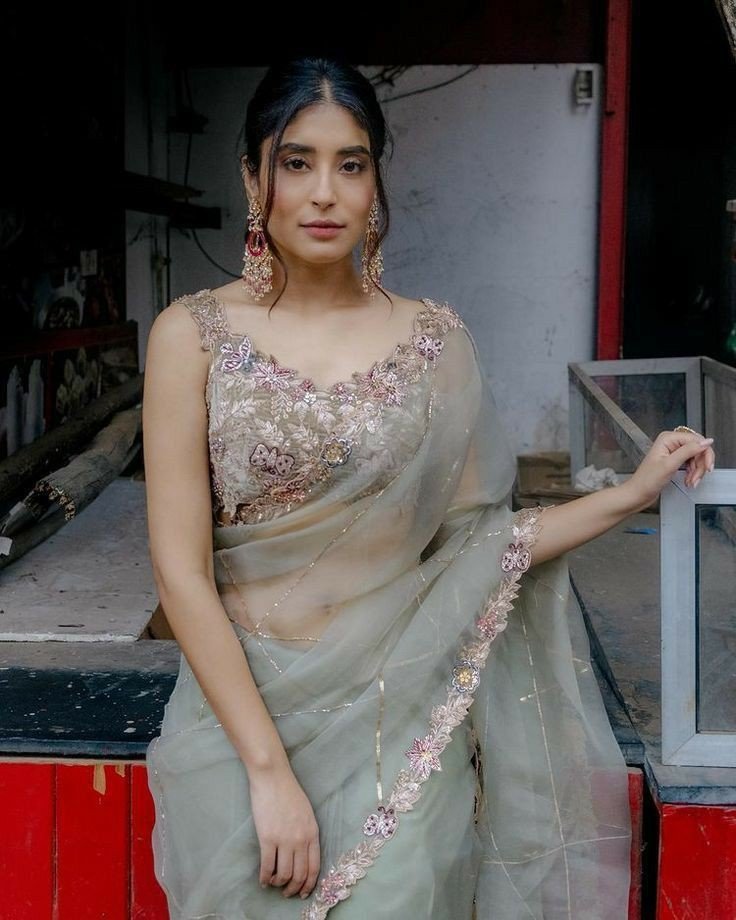 saree-girl-dp-for-instagram-indian saree-girl-dp-for-instagram-indian