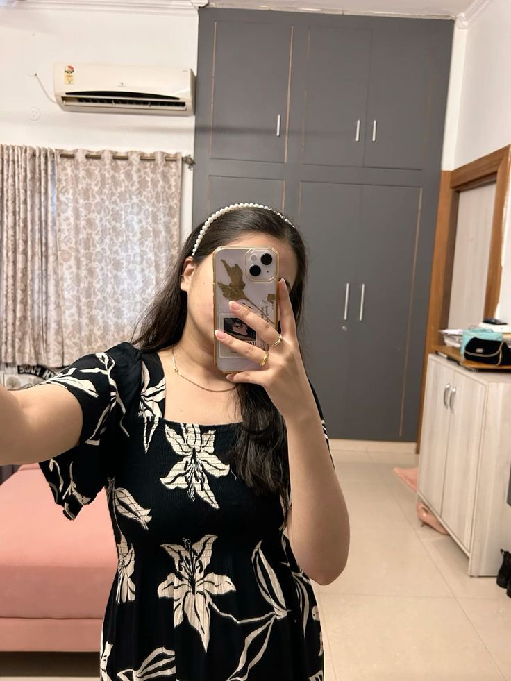 selfie-cute-simple-girl-pic selfie-cute-simple-girl-pic