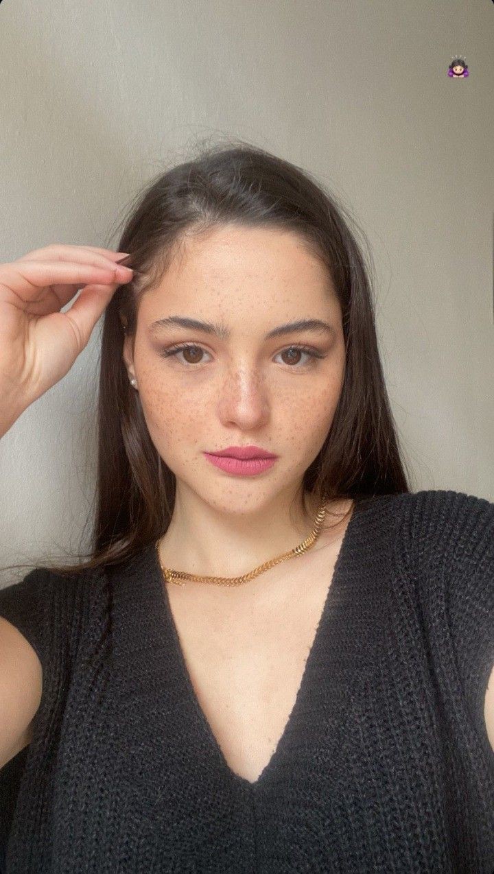 simple-cute-girl-pic-black simple-cute-girl-pic-black