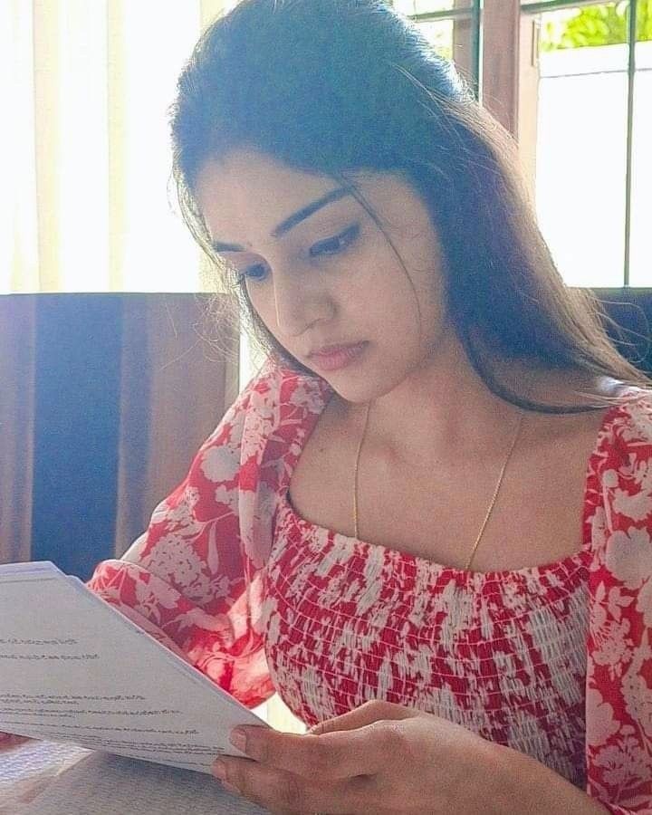 simple-cute-girl-pic-dp simple-cute-girl-pic-dp
