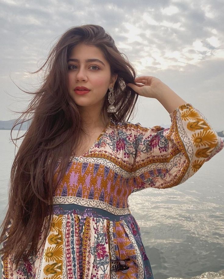 stylish-cute-simple-girl-pic stylish-cute-simple-girl-pic