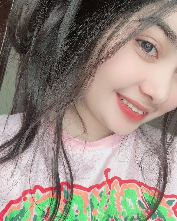 cute simple girl pic