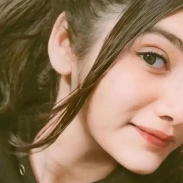 cute simple girl pic