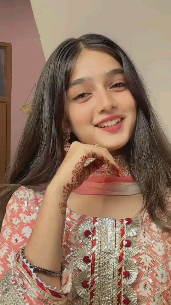 cute simple girl pic