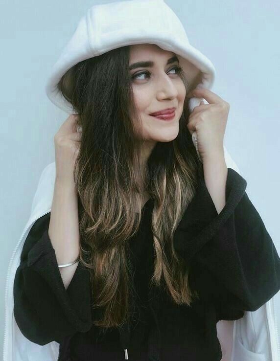 cute simple girl pic