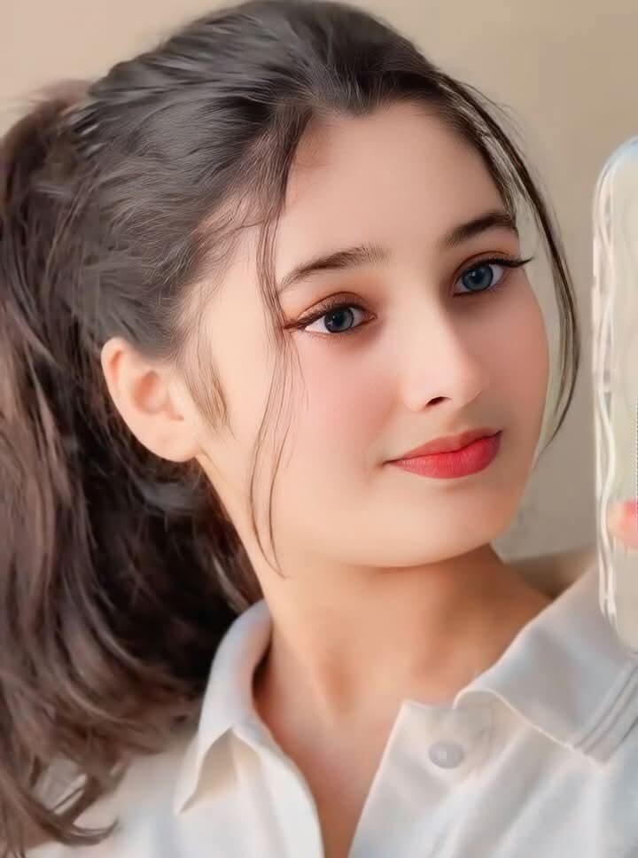 cute simple girl pic
